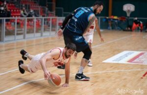A2: Una Ferrara più lucida passa a Chiusi. All’Estra Forum è 70-72