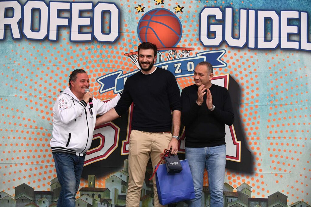 Giovanile La Scuola Basket Arezzo festeggia al trofeo nazionale