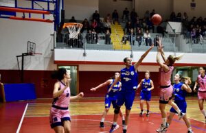 il Jolly Acli Basket Livorno domina Piombino e fa sette su sette