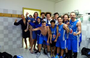 Follonica, un gran bel basket per una stupenda promozione. Parlano il Presidente Battaglini, il capitano Petri ed il coach Vichi