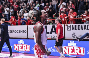 Debutto vincente per l’Estra Pistoia Basket 2000 che supera Napoli al PalaCarrara 88-82