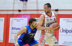 Guido Rosselli saluta il basket giocato, omaggiato da una Standing Ovation del PalaEstra